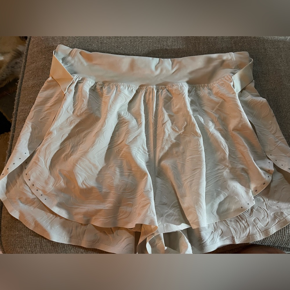 Lululemon like new worn once fast and free running shorts size8
